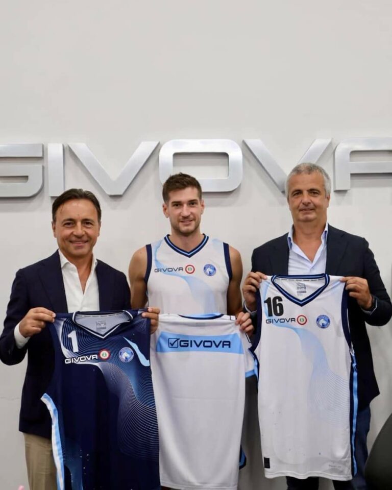 Napoli Basket, presentate le nuove maglie