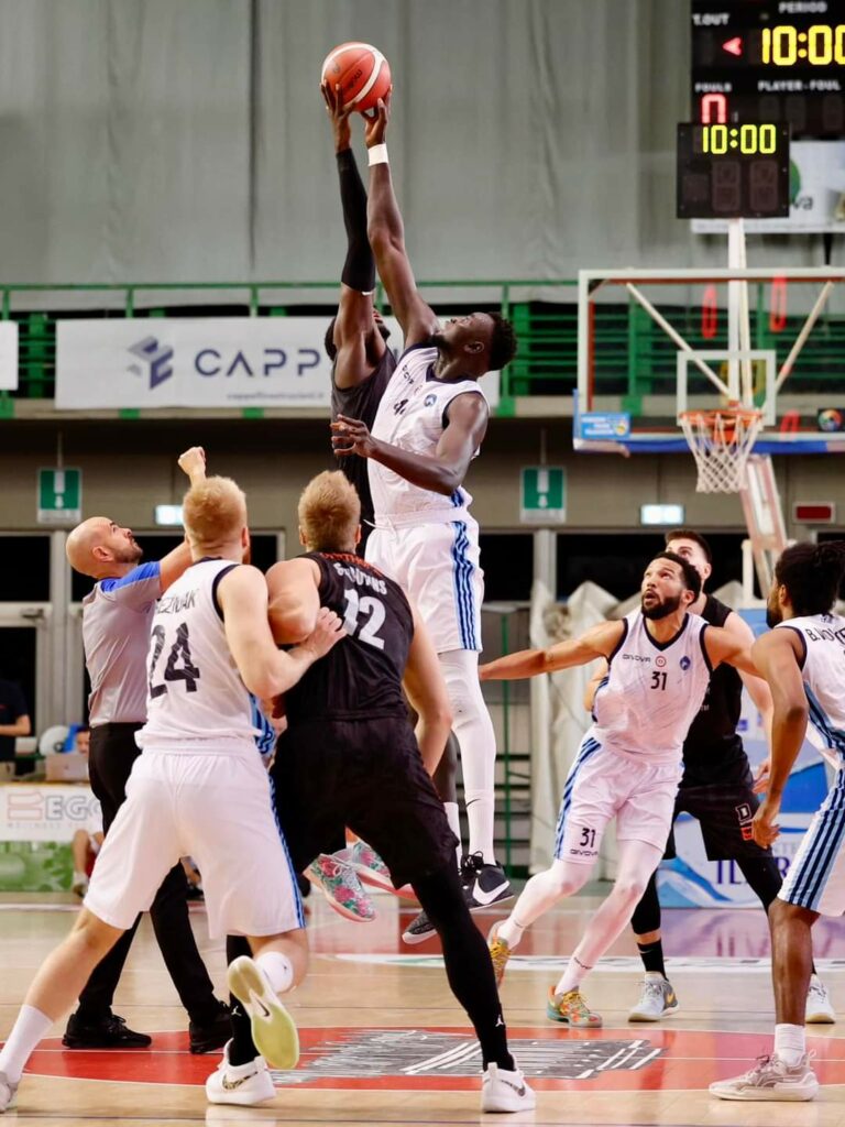 Il Napoli Basket batte Tortona e conquista il Trofeo Carlo Lovari. Ora la Supercoppa