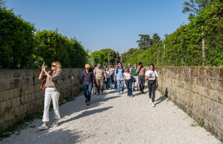 “Malazè 2024 vivere dentro al vulcano”, alla scoperta dei Campi Flegrei con il turismo lento