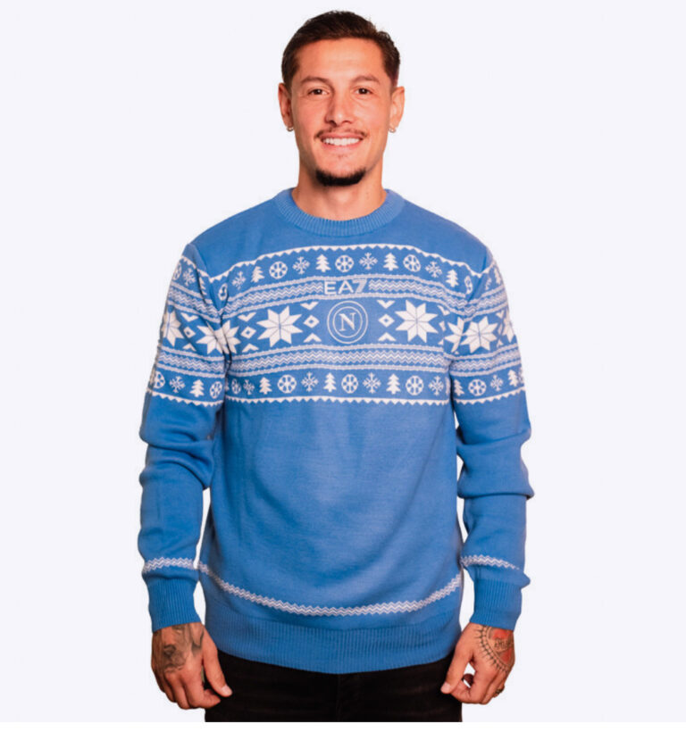 Il Napoli presenta il nuovo maglione di Natale