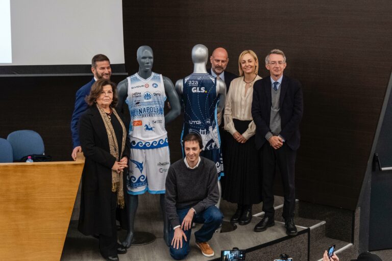 “Eterna Neapolis”: presentati progetto e maglia speciale del Napoli Basket per i 2500 anni di Napoli