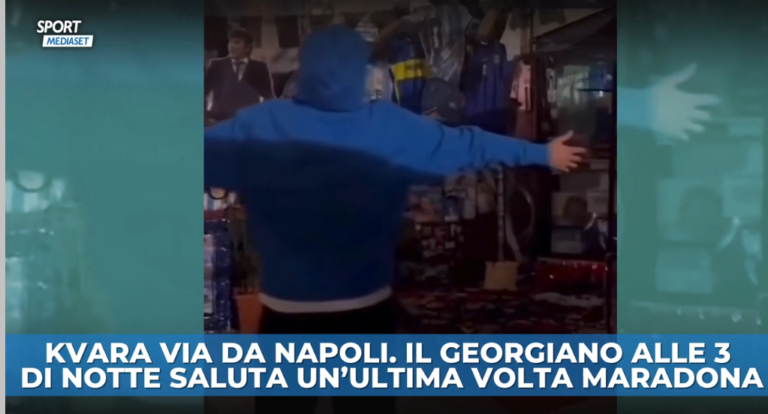 L’ultimo saluto di Kvaratskhelia a Napoli: prima del Psg l’omaggio a Maradona