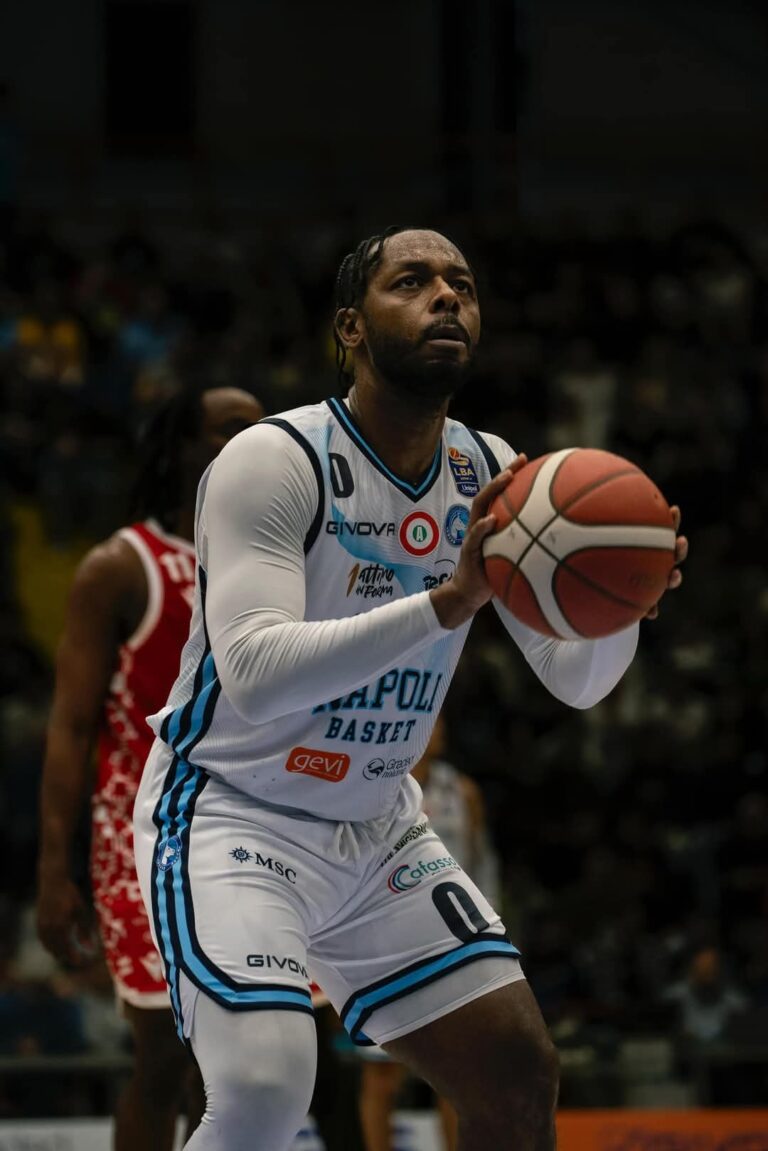 Napoli Basket, che disastro! Pistoia passa alla Fruit Village Arena